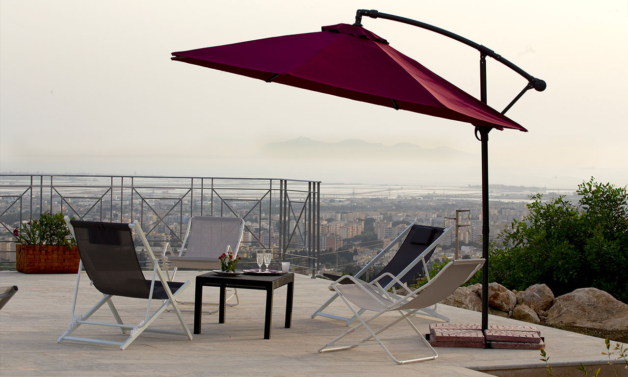 Villa con veranda e giardino